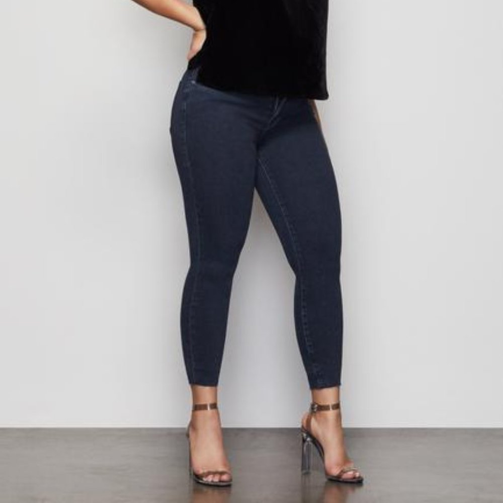 Good American Good Legs Crop Raw Edge in Blue344